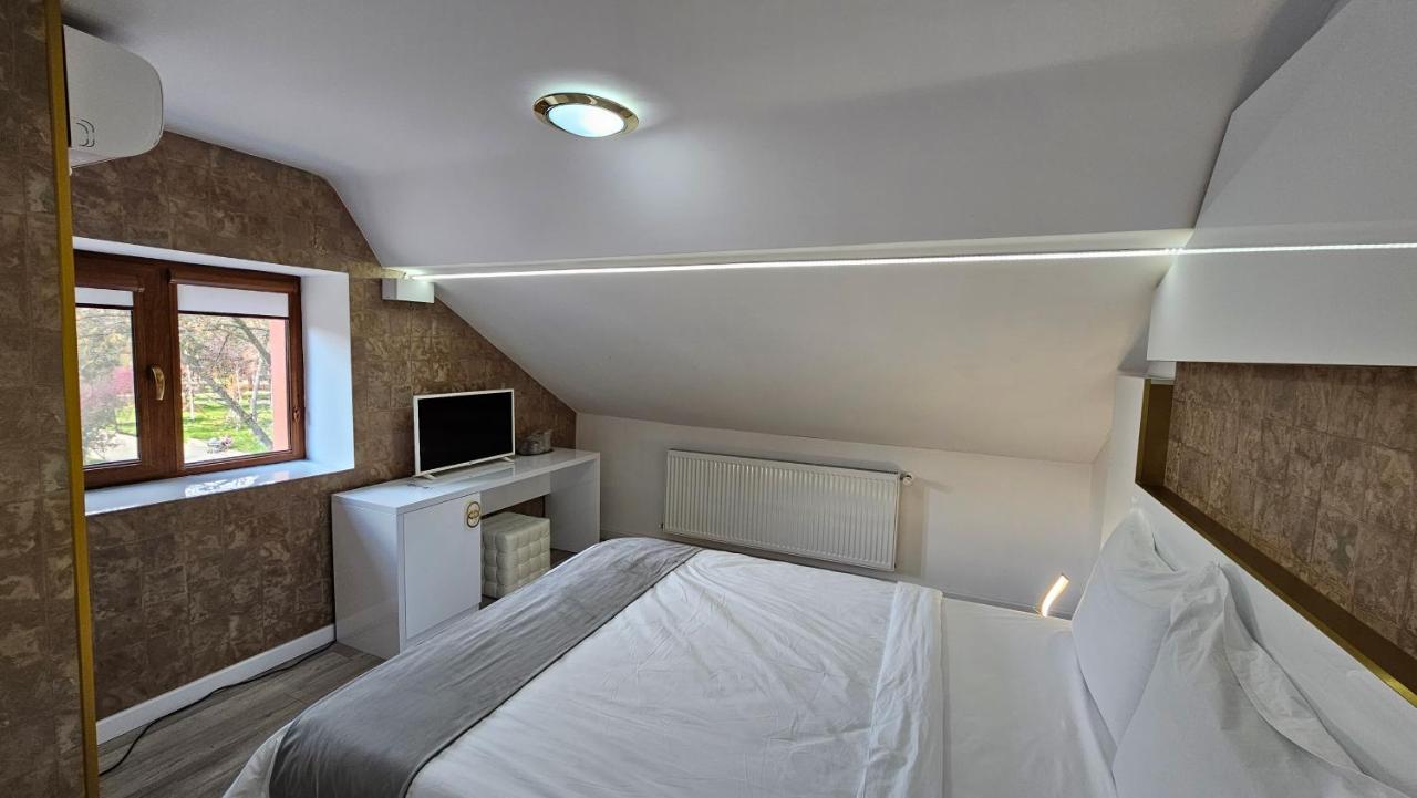 Bed and breakfast Colt De Rai Resita Extérieur photo