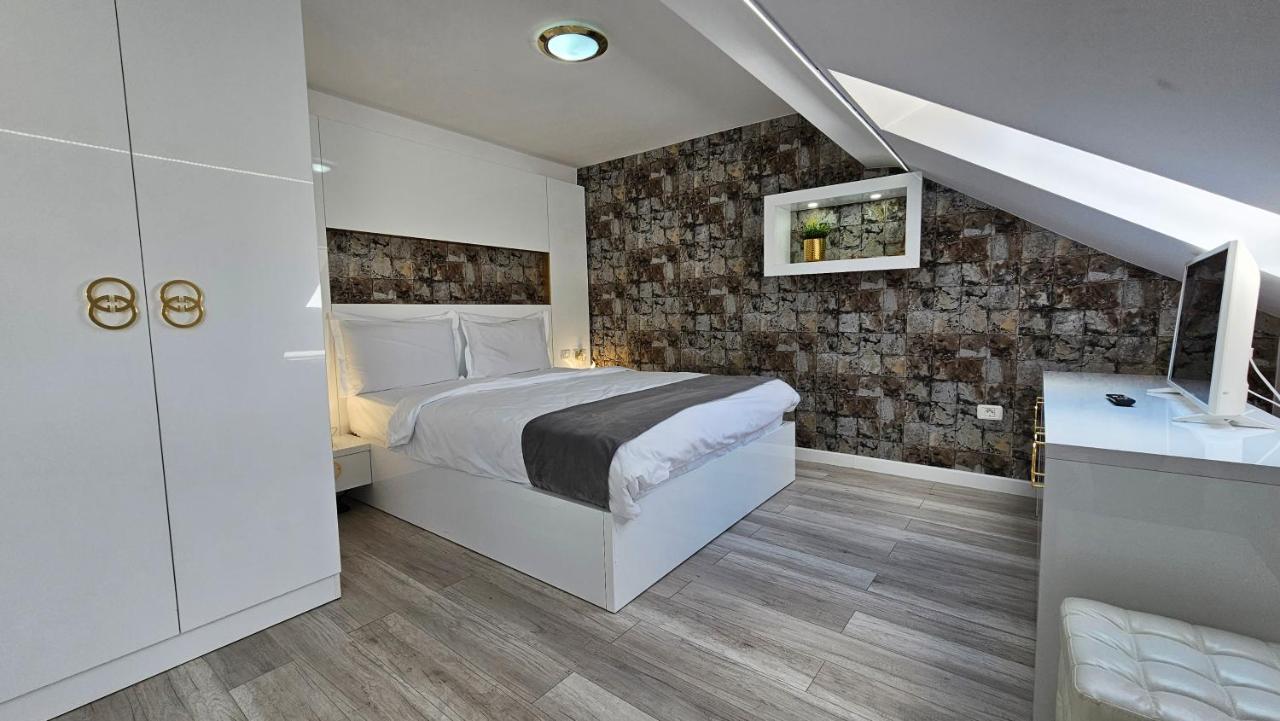 Bed and breakfast Colt De Rai Resita Extérieur photo